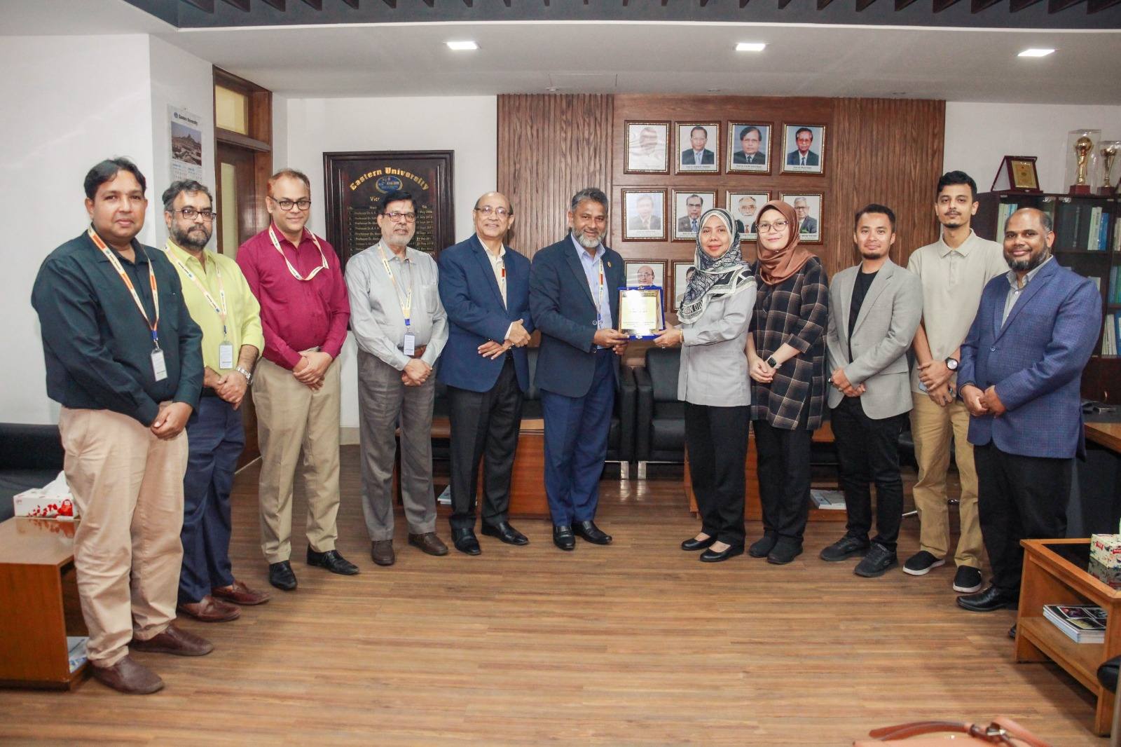 Men hamma narsadan charchadim va men jinsiy aloqa qilishni xohlayman.